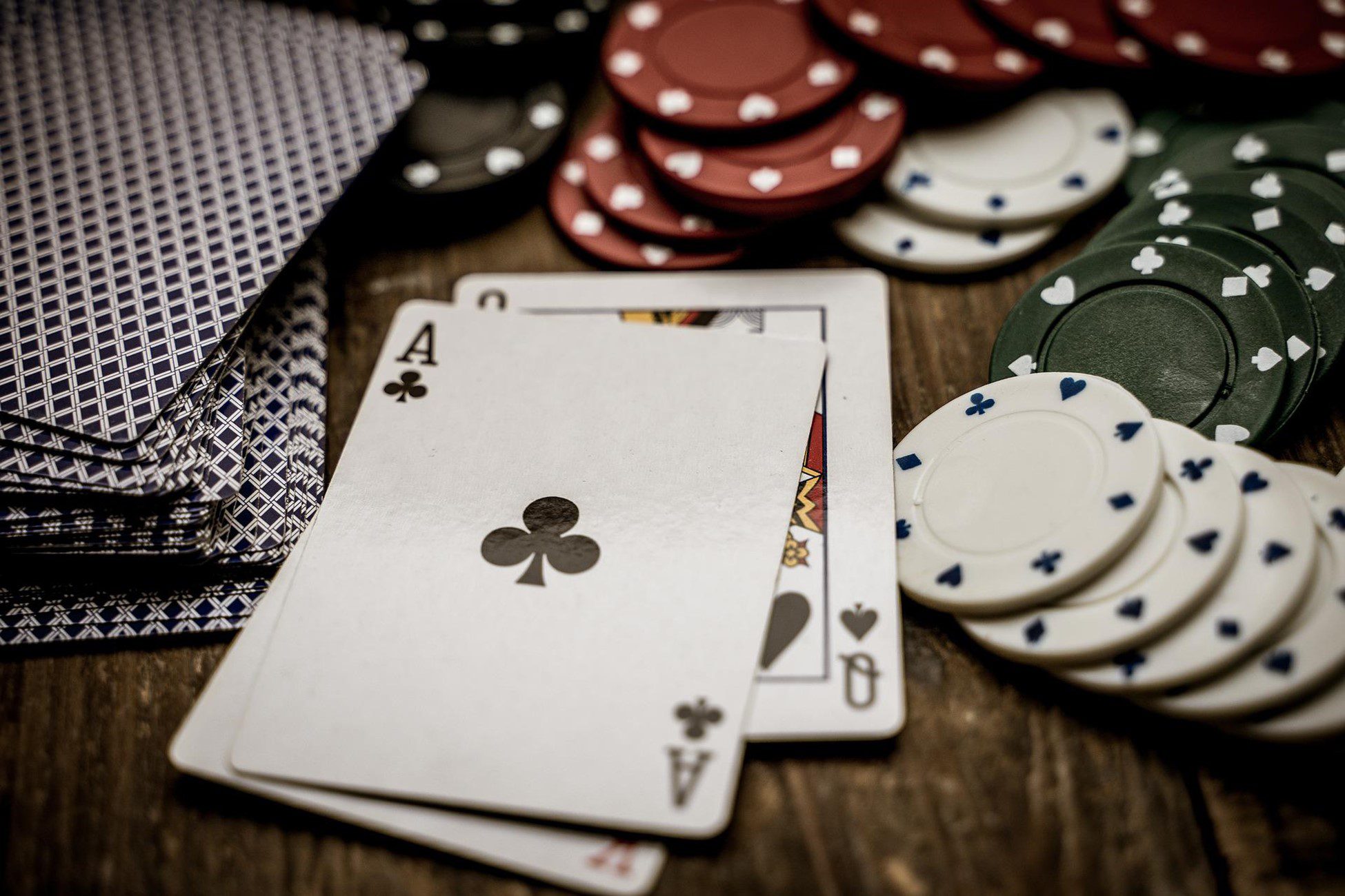 Poker Elleri ve Kazanma Olasılıkları: Derinlemesine Analiz